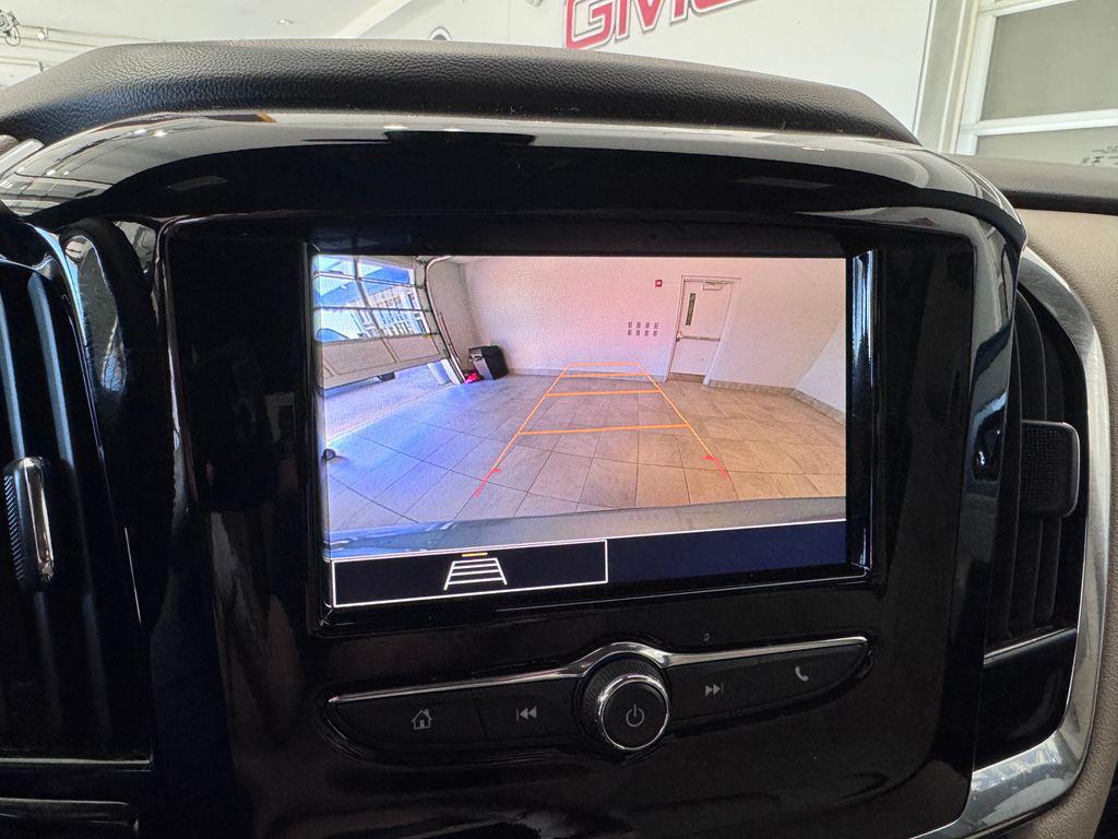 used 2023 Chevrolet Traverse car, priced at $27,987