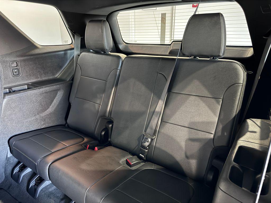 used 2023 Chevrolet Traverse car, priced at $32,487