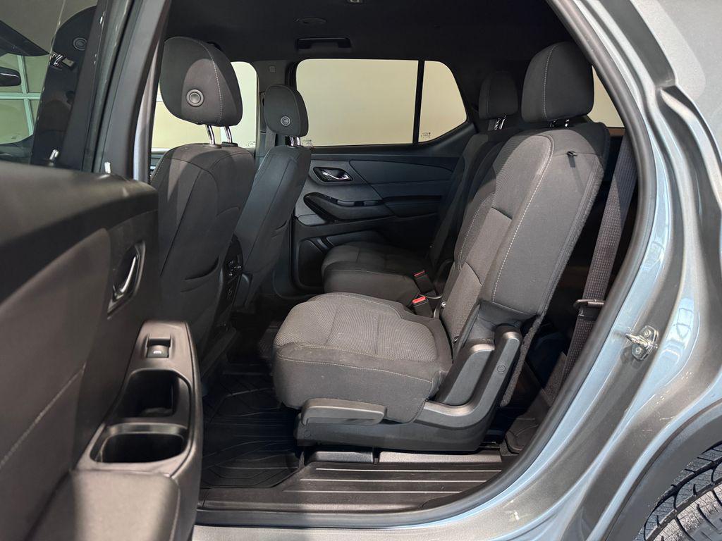 used 2023 Chevrolet Traverse car, priced at $29,487