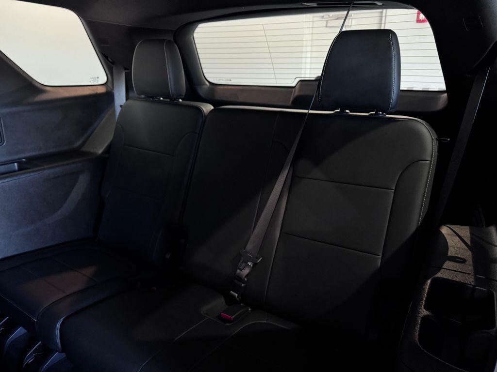 used 2023 Chevrolet Traverse car, priced at $31,487