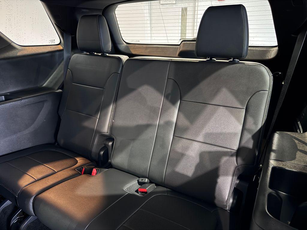 used 2023 Chevrolet Traverse car, priced at $33,487