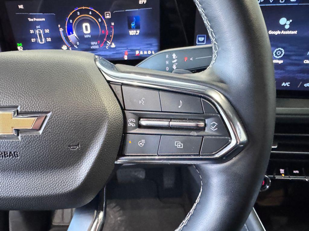 used 2024 Chevrolet Traverse car, priced at $35,987