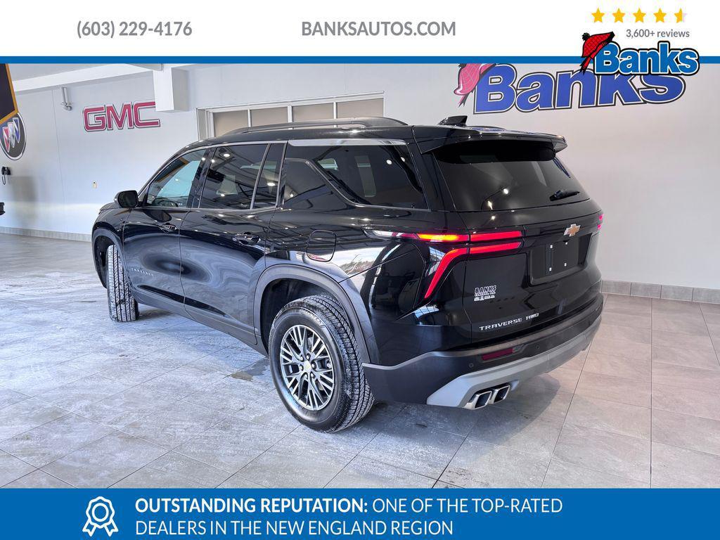 used 2024 Chevrolet Traverse car, priced at $35,987