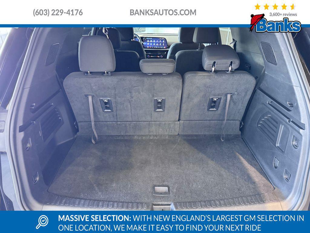 used 2024 Chevrolet Traverse car, priced at $35,987