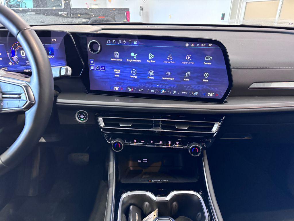 used 2024 Chevrolet Traverse car, priced at $35,987