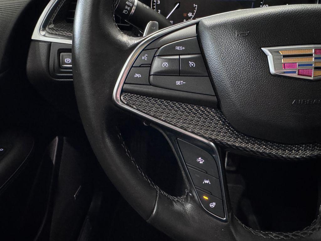 used 2022 Cadillac XT5 car, priced at $31,987