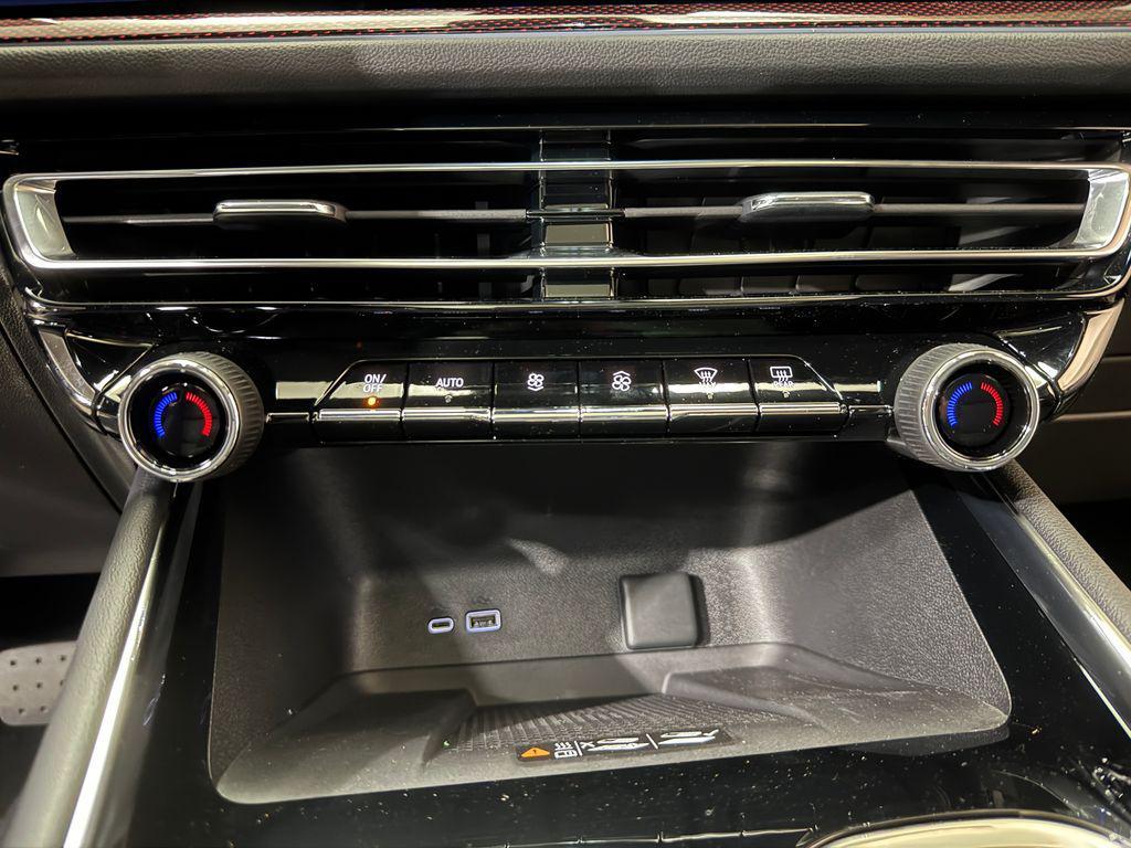 new 2026 Chevrolet Traverse car, priced at $52,120