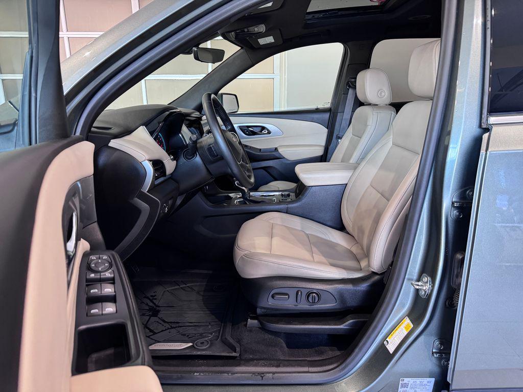 used 2022 Chevrolet Traverse car, priced at $25,987