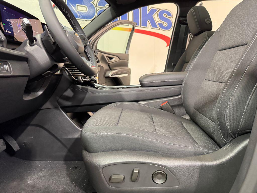 new 2026 Chevrolet Traverse car, priced at $45,195