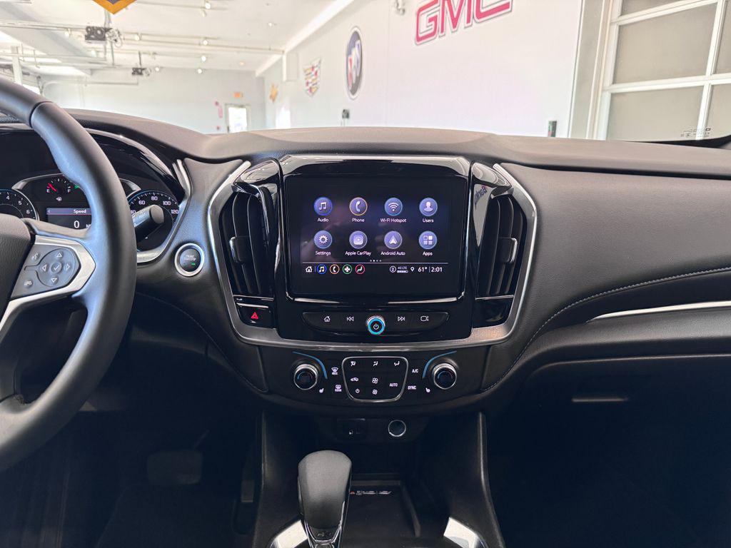 used 2023 Chevrolet Traverse car, priced at $28,987