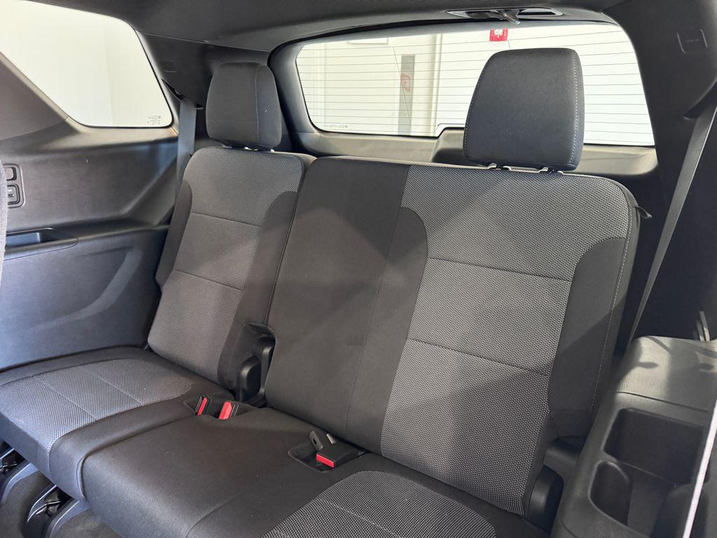 used 2023 Chevrolet Traverse car, priced at $28,987