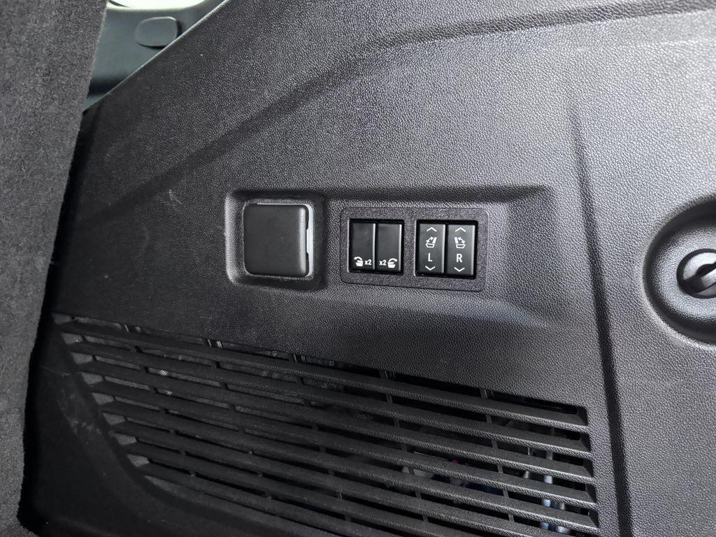 used 2023 GMC Yukon car, priced at $67,183