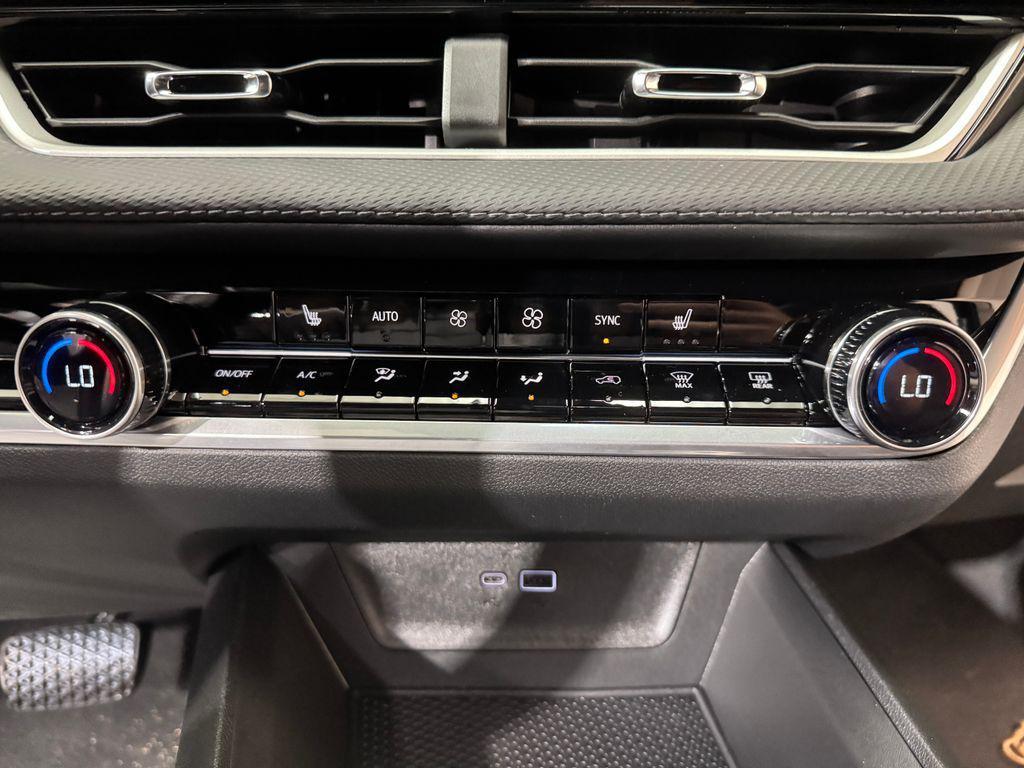 new 2026 Chevrolet Equinox car, priced at $34,085