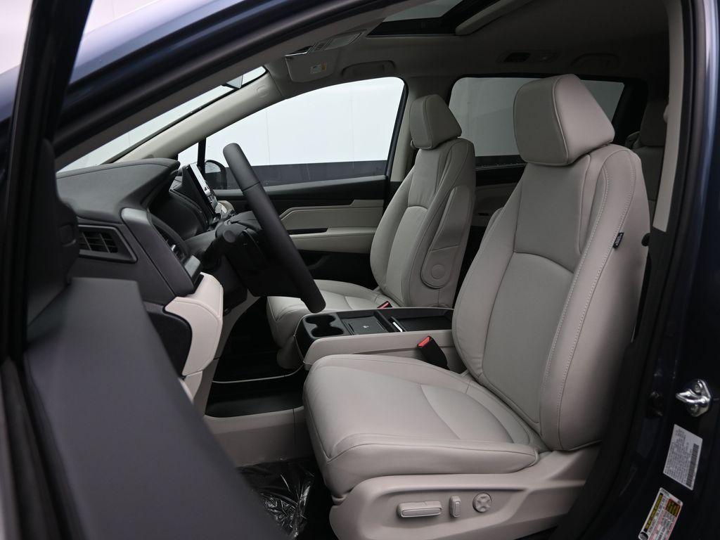 new 2026 Honda Odyssey car, priced at $44,290