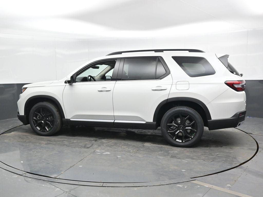 new 2025 Honda Pilot car, priced at $48,727