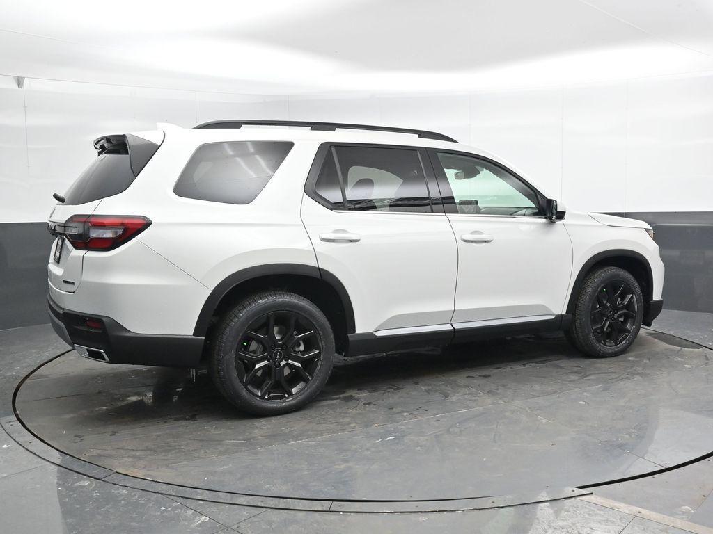 new 2025 Honda Pilot car, priced at $48,727