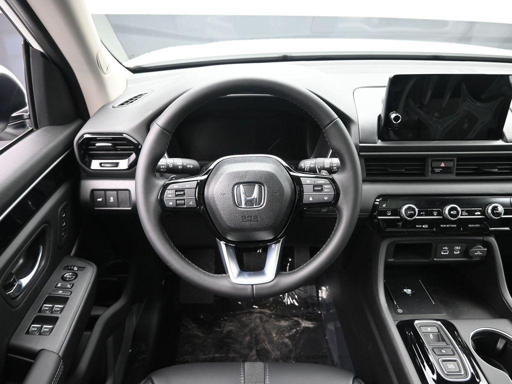 new 2025 Honda Pilot car, priced at $48,727