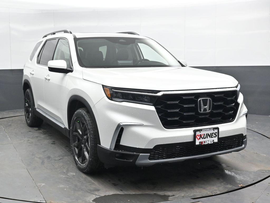 new 2025 Honda Pilot car, priced at $48,727