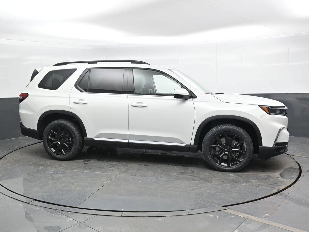 new 2025 Honda Pilot car, priced at $48,727