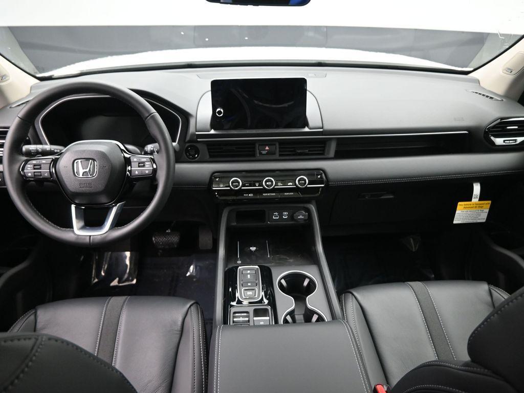 new 2025 Honda Pilot car, priced at $47,235