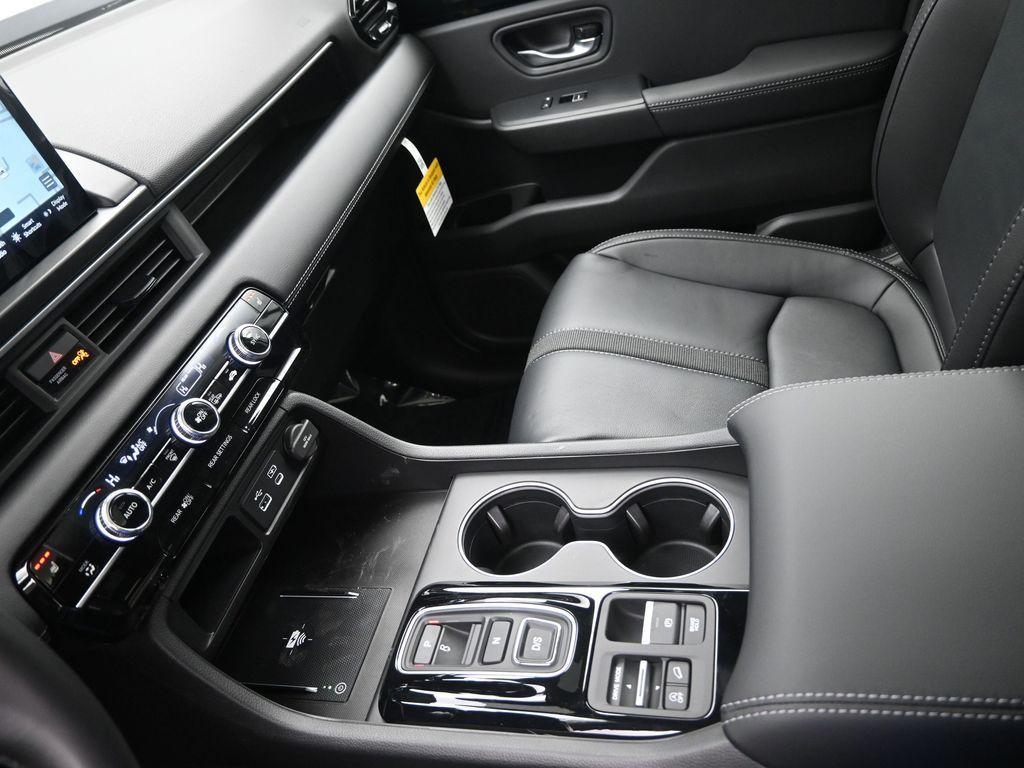 new 2025 Honda Pilot car, priced at $47,235