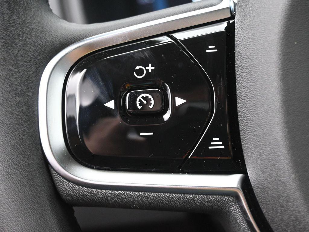 new 2025 Volvo XC90 car, priced at $53,395