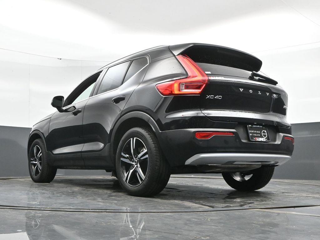 2025 Onyx Black Metallic Volvo XC40