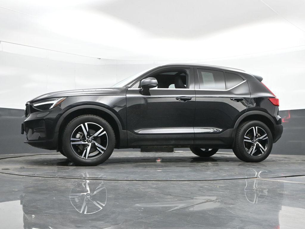 2025 Onyx Black Metallic Volvo XC40