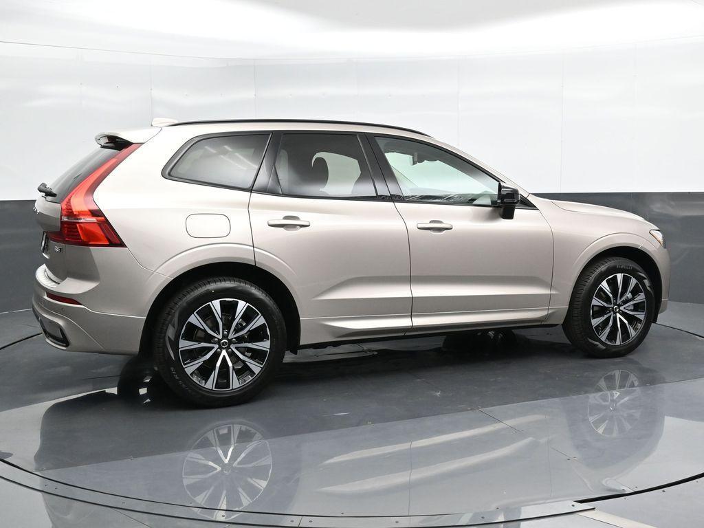 new 2025 Volvo XC60 car, priced at $40,732