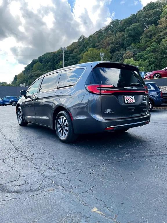 used 2022 Chrysler Pacifica Hybrid car, priced at $21,305
