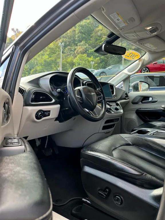 used 2022 Chrysler Pacifica Hybrid car, priced at $21,305