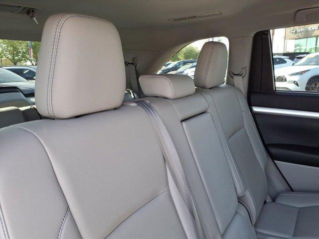 used 2019 Toyota Highlander car, priced at $26,999