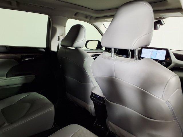 used 2021 Toyota Highlander car, priced at $34,999