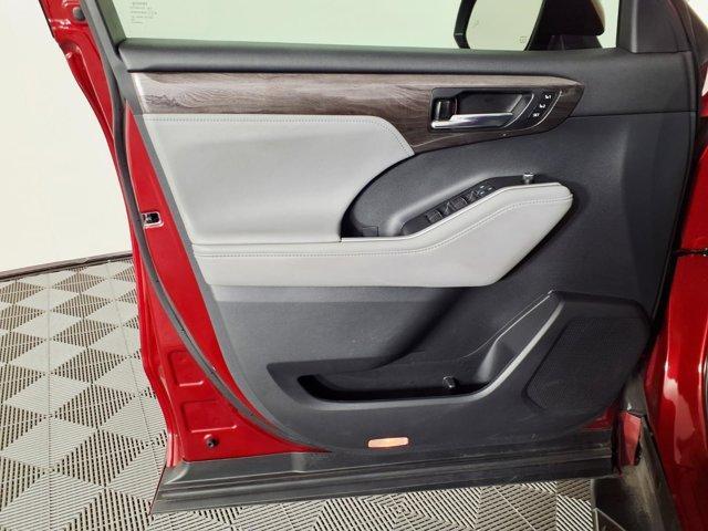 used 2021 Toyota Highlander car, priced at $34,999