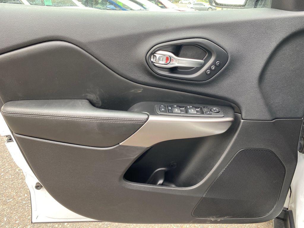 used 2019 Jeep Cherokee car