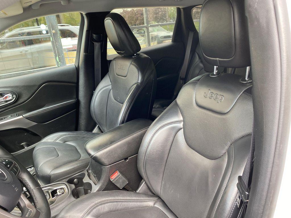 used 2019 Jeep Cherokee car