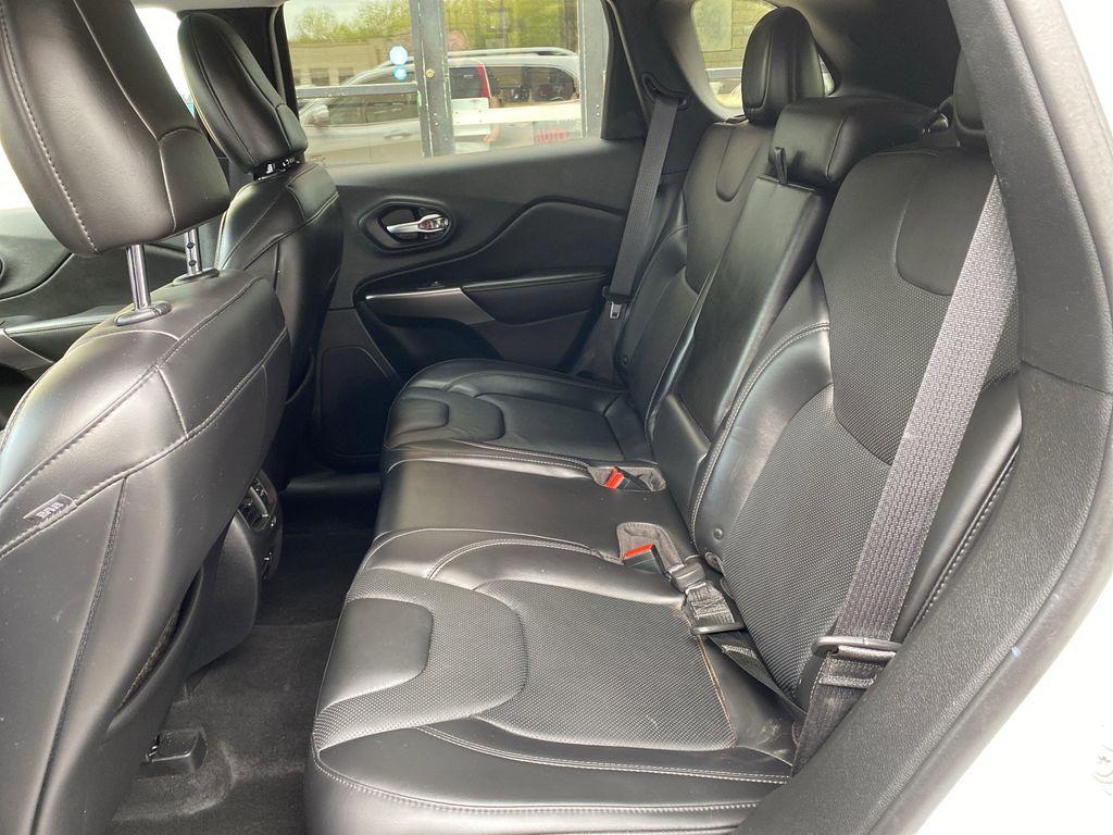 used 2019 Jeep Cherokee car