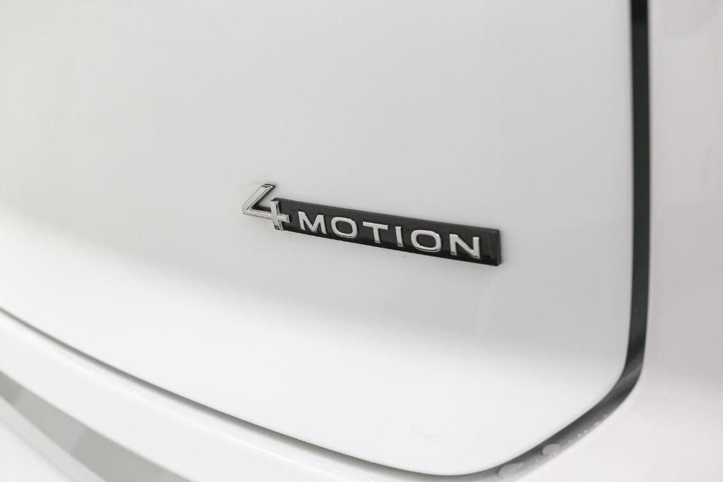 new 2026 Volkswagen Atlas Cross Sport car, priced at $44,952