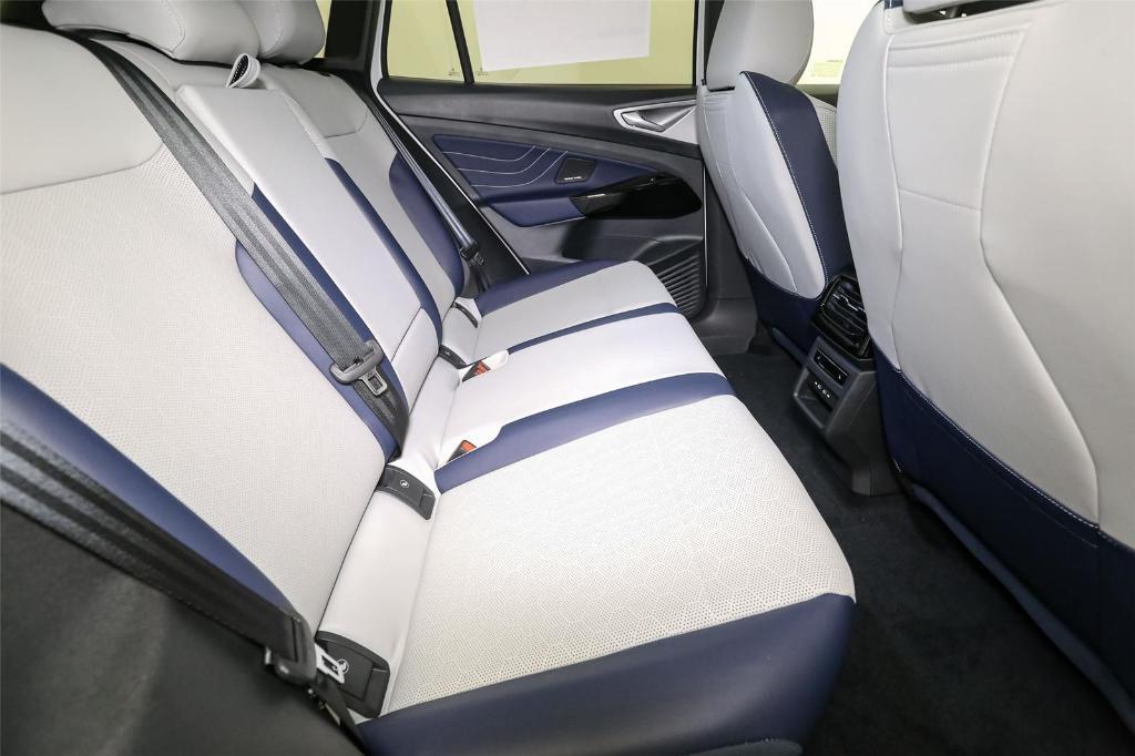 new 2025 Volkswagen ID.4 car, priced at $51,270