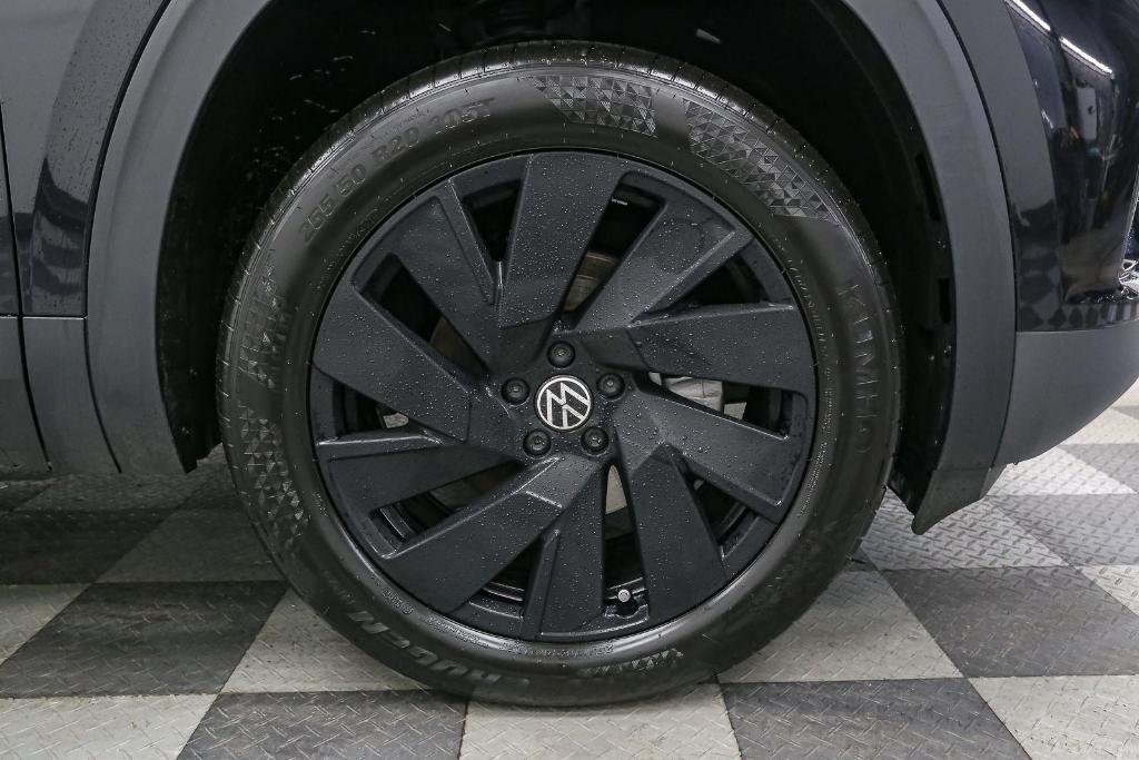 new 2026 Volkswagen Atlas Cross Sport car, priced at $45,236