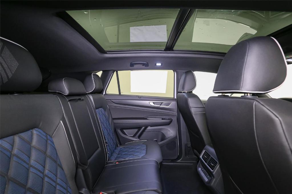 new 2026 Volkswagen Atlas Cross Sport car, priced at $52,623