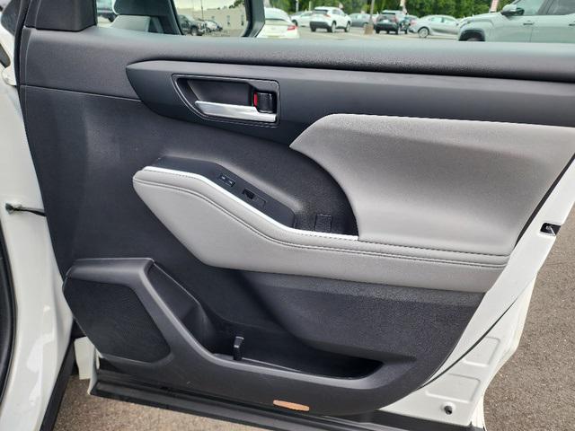 used 2022 Toyota Highlander car, priced at $34,410