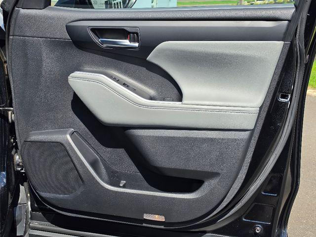 used 2023 Toyota Highlander car, priced at $38,599