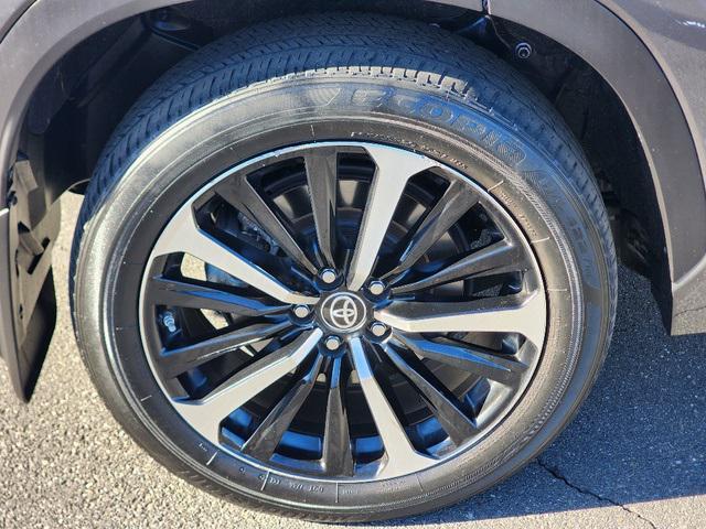 used 2022 Toyota Highlander car, priced at $37,630