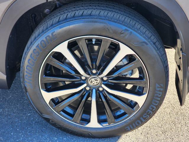 used 2022 Toyota Highlander car, priced at $37,630