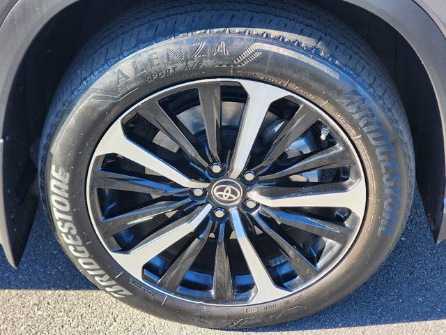 used 2022 Toyota Highlander car, priced at $37,630
