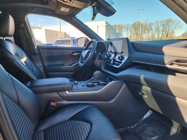 used 2022 Toyota Highlander car, priced at $37,630