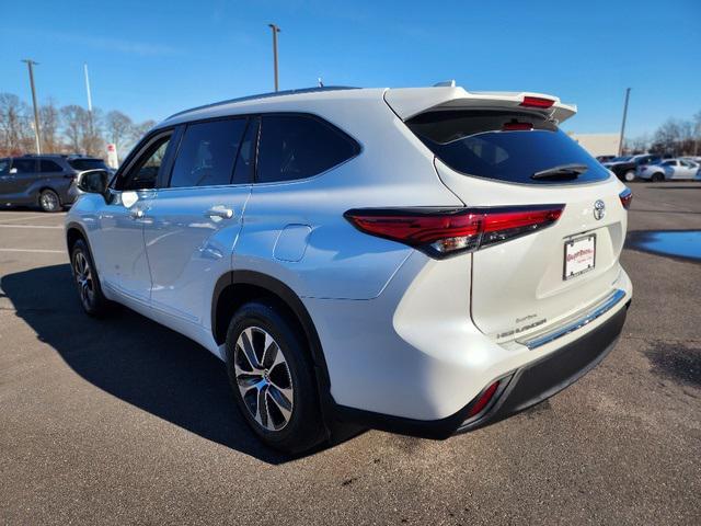used 2023 Toyota Highlander car, priced at $38,777