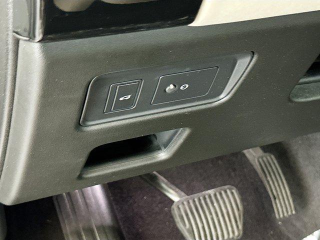 used 2019 Land Rover Discovery car, priced at $20,335