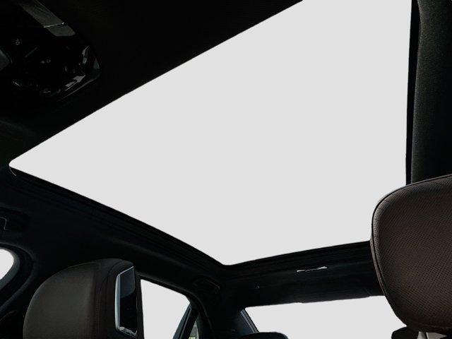 new 2025 BMW 760 car, priced at $129,135